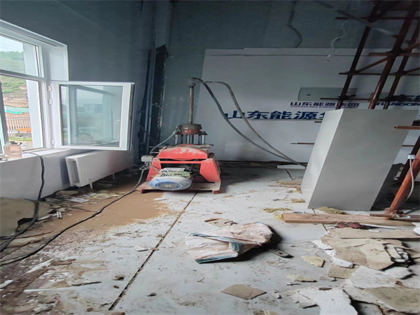 七坊镇地基基础下沉墙体裂缝加固注浆顶升施工