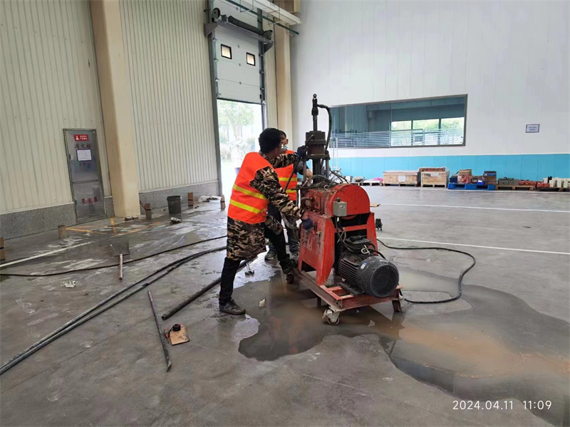 七坊镇厂房地面下沉塌陷注浆加固施工